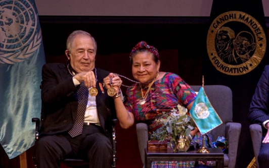  Victor Gonzalez Dr. Simi y Rigoberta Menchu